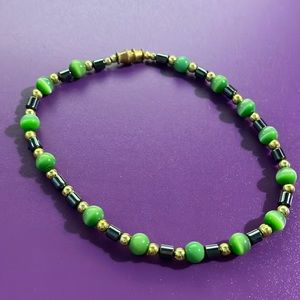 Anklet- green and gold. 10”. Vintage.